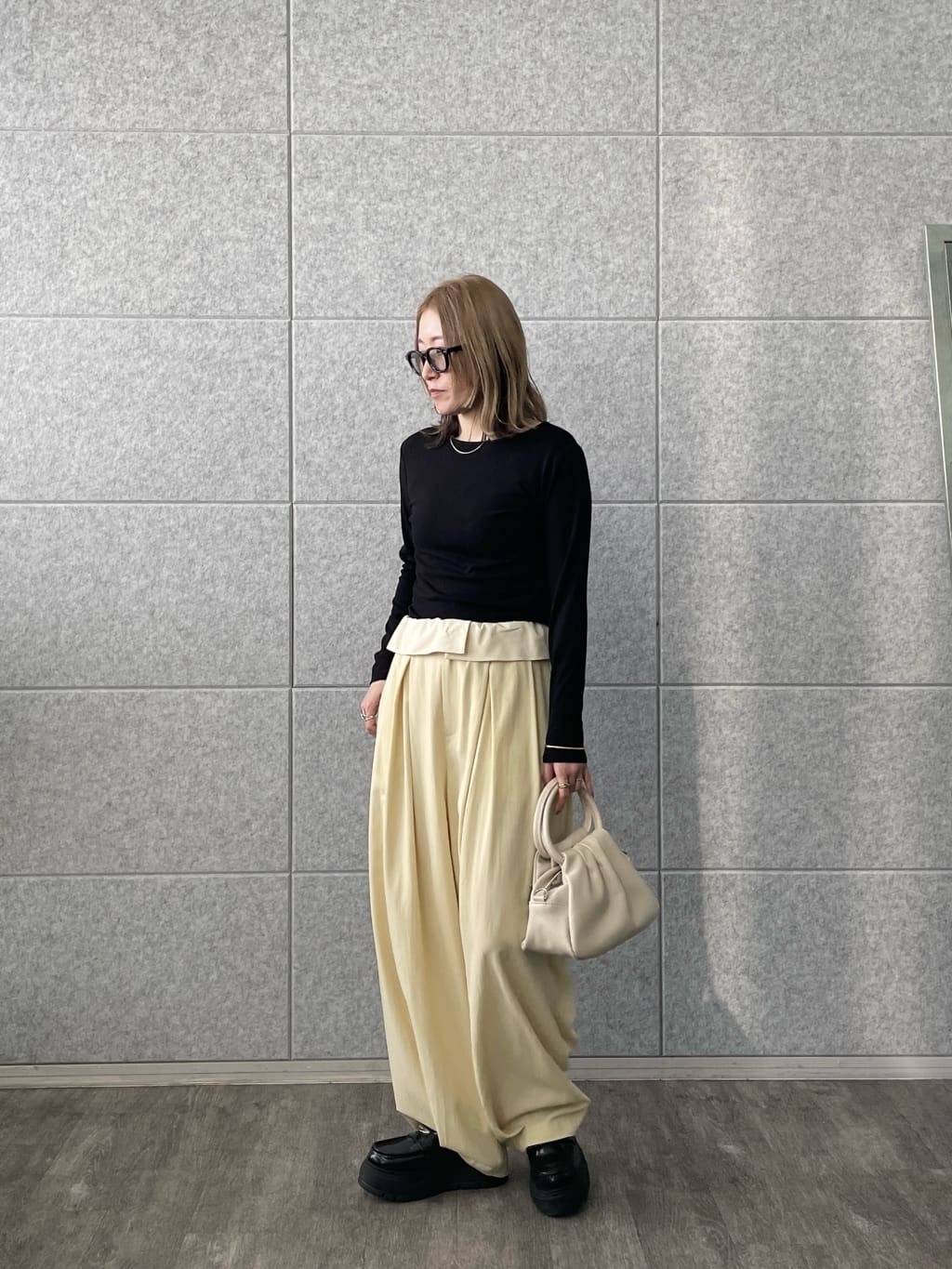kotakiさんの「INDIVI｜バックオープンリブ長袖Tシャツ」を使ったコーディネート