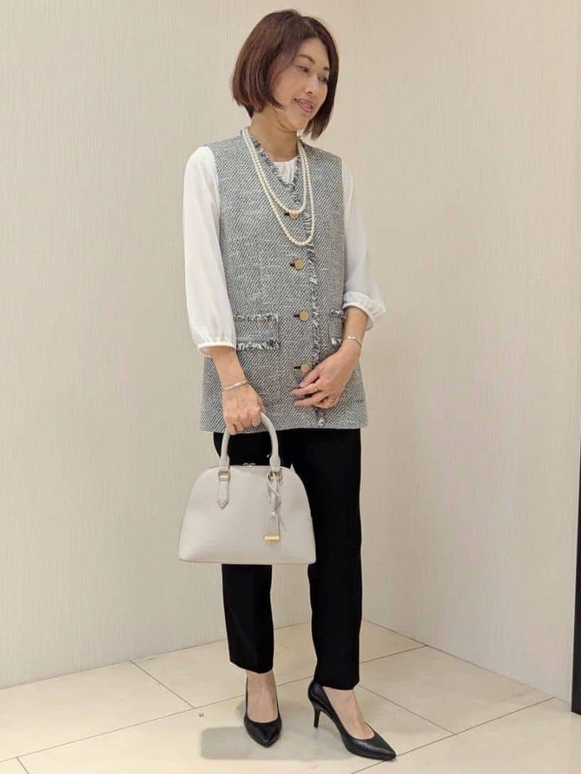 u-macoさんの「UNTITLED｜【オンオフ使える】スラブツイード ジレ」を使ったコーディネート