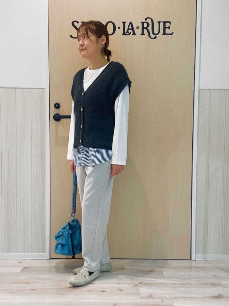 funafunaさんの「SHOO･LA･RUE｜【S-LL/洗濯機可】気軽にレイヤード 前開きざっくりニットベスト」を使ったコーディネート