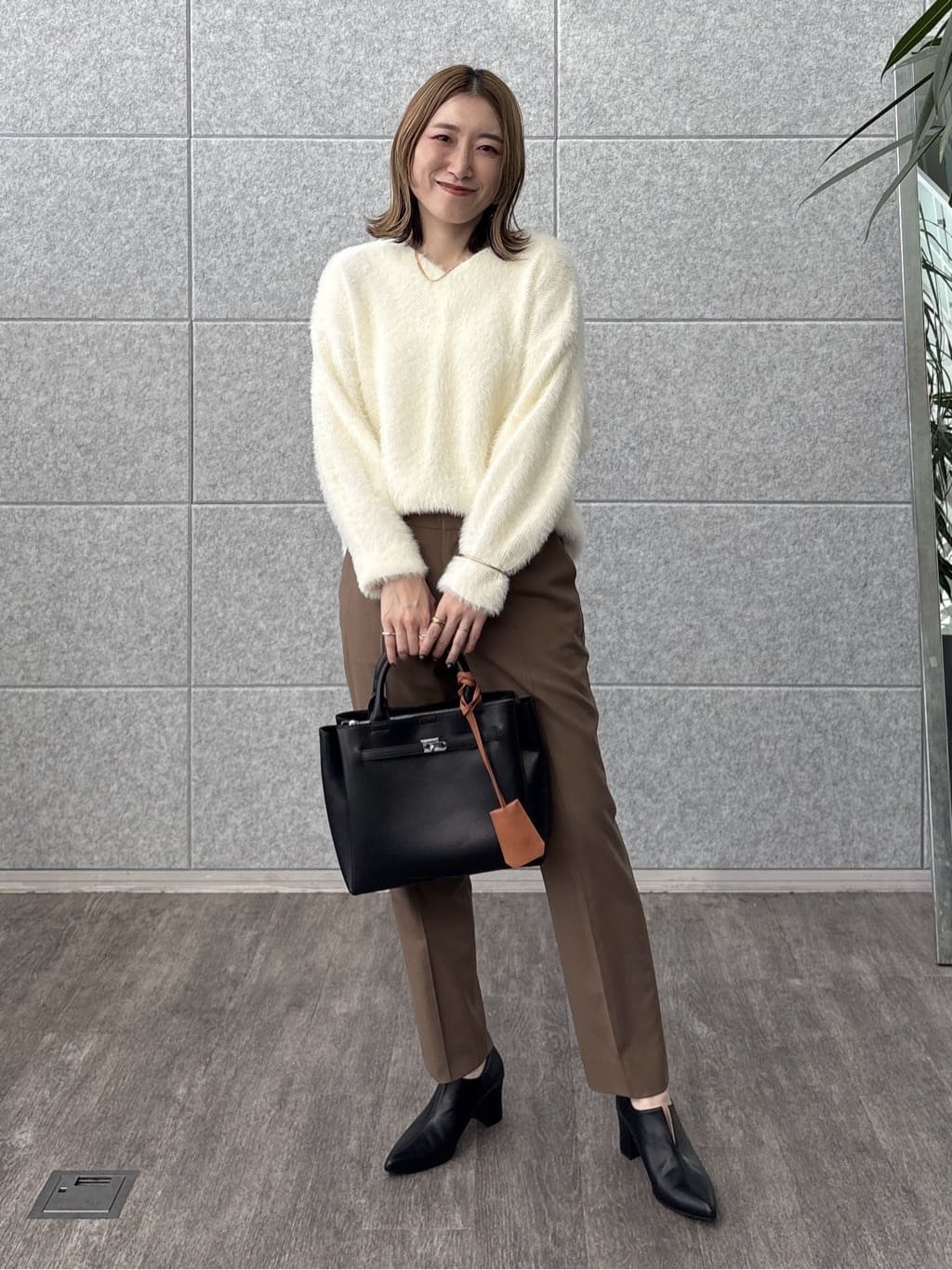 kotakiさんの「INDIVI｜【洗える】エアリーシャギートップス」を使ったコーディネート