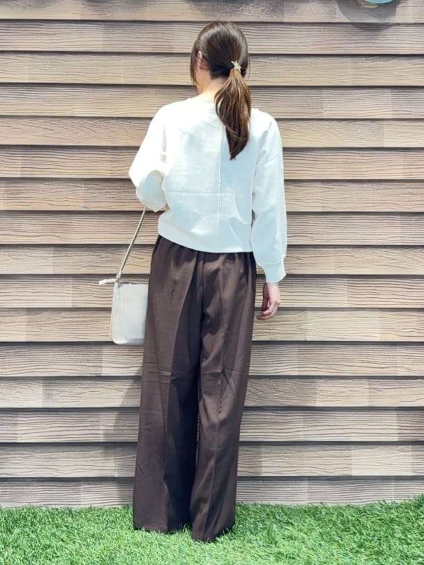 himiさんの「SHOO･LA･RUE｜【洗濯機可/S-LL】さらりと軽やか インせず着られる すっきり見えドルマンニット」を使ったコーディネート