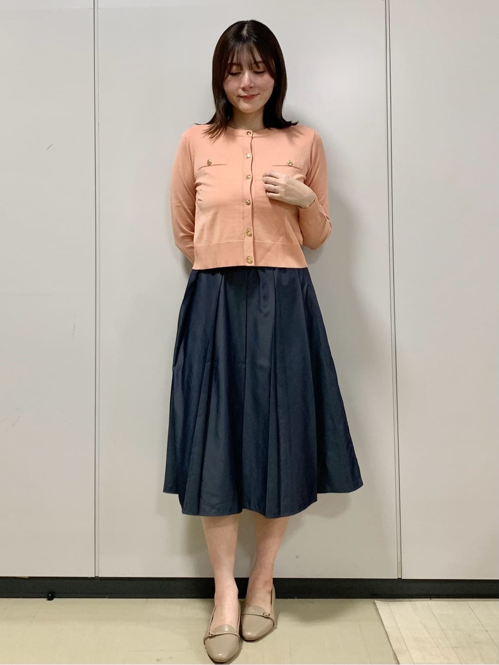 kasumiさんの「index｜ボクシークルーネックカーディガン【洗濯機OK】《5col》」を使ったコーディネート