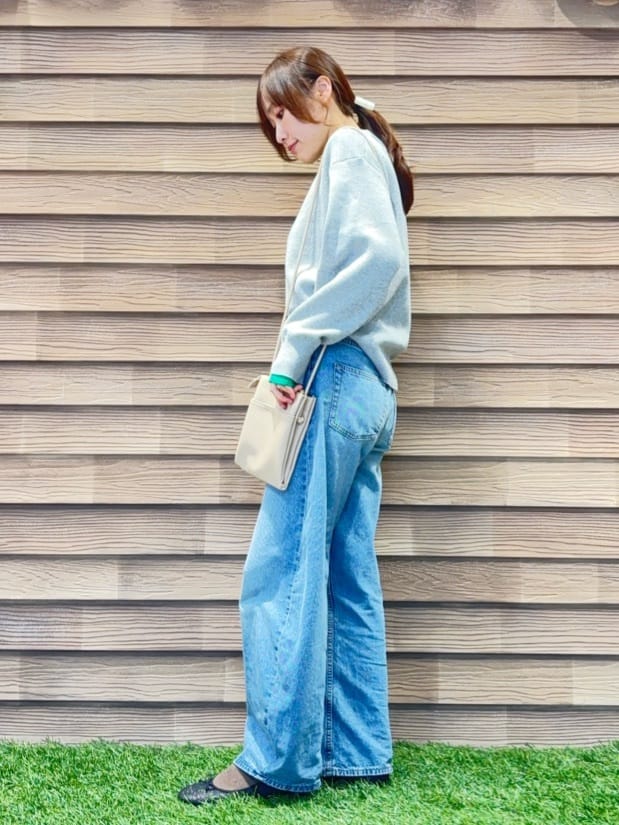 himiさんの「SHOO･LA･RUE｜【SHOO・LA・RUE DENIM/高レビュー】ゆるっと決まる こなれカーブデニムパンツ」を使ったコーディネート