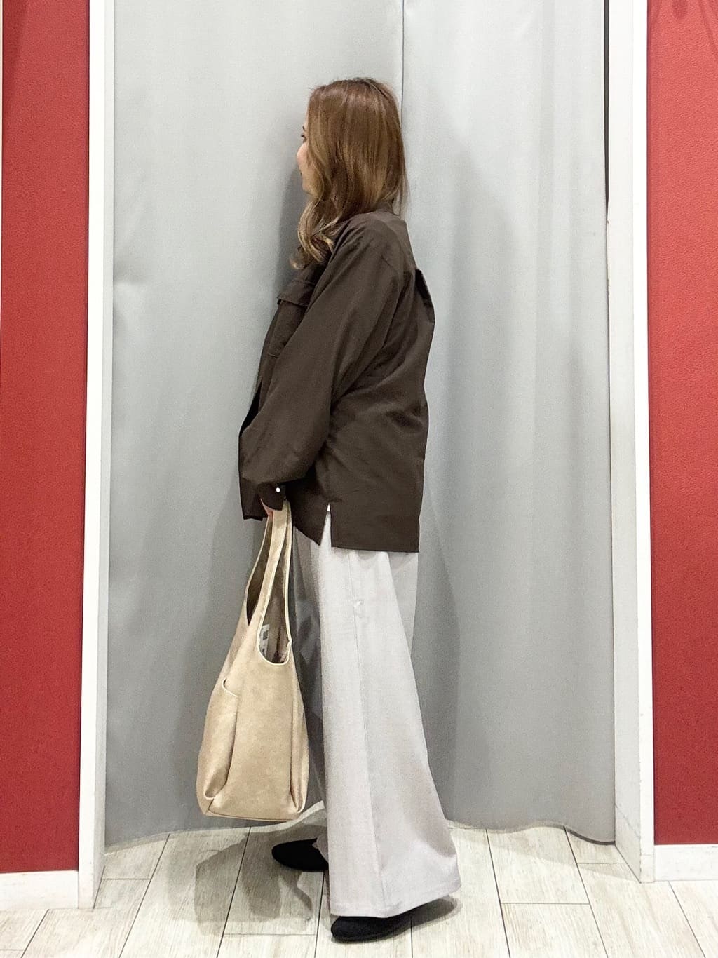 shioさんの「SHOO･LA･RUE｜【UV/抗菌防臭/洗濯機可】小さめロゴの大人スムースロンT」を使ったコーディネート