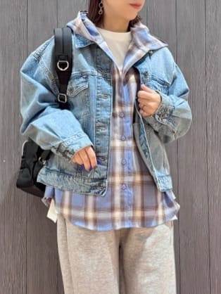 meiさんの「SHOO･LA･RUE｜【SHOO・LA・RUE DENIM】羽織るだけでこなれる　オーバーサイズデニムジャケット」を使ったコーディネート
