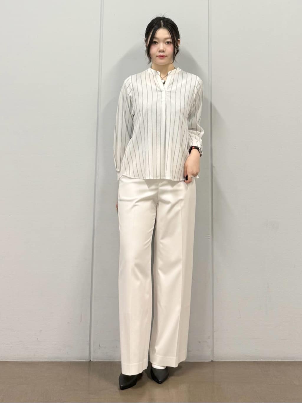 mizukiさんの「INDIVI｜【花粉付着防止／撥水／UVケア】名品トレンチコート」を使ったコーディネート
