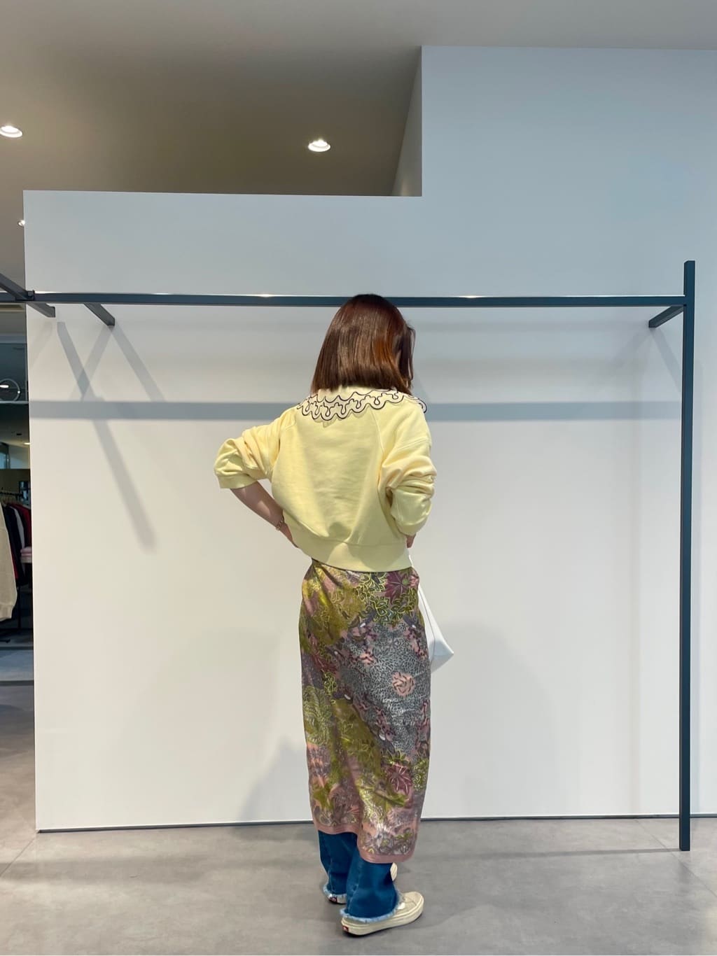 amiさんの「INDIVI｜ワイドスリーブカラースウェット」を使ったコーディネート