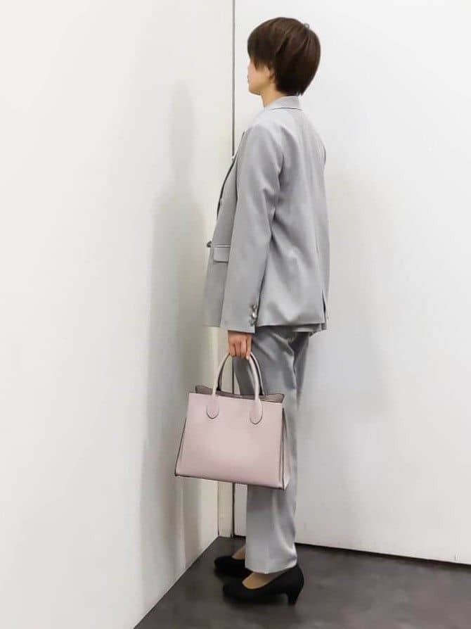 やまちゃんさんの「grove｜【マシンウォッシュ/防シワ】袖ドッキングペプラムブラウス【着回しカセット】」を使ったコーディネート