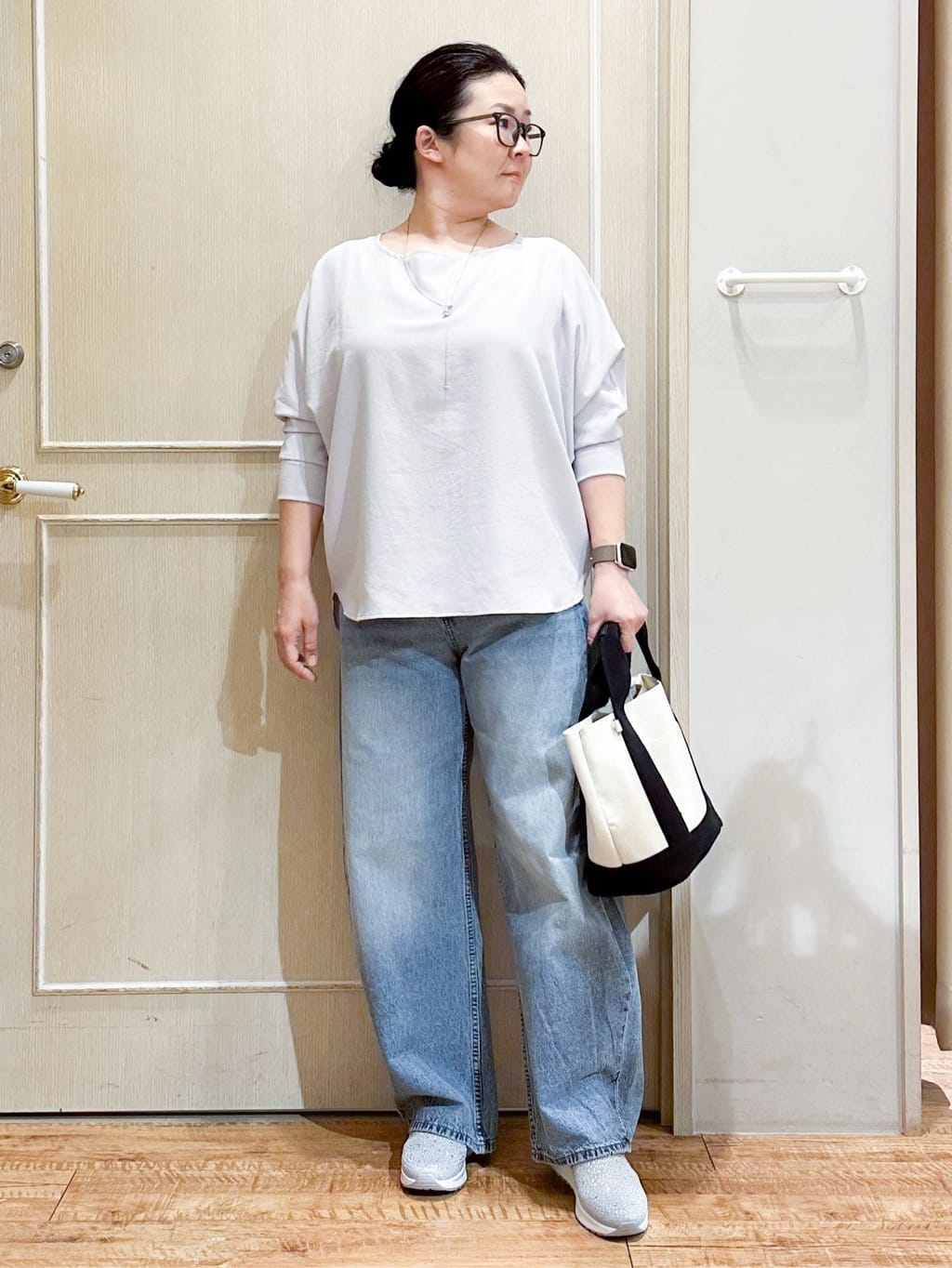 umeさんの「SHOO･LA･RUE｜【着丈選べる/体型カバー/洗濯機可】さらさらとろん ドルマンブラウス」を使ったコーディネート