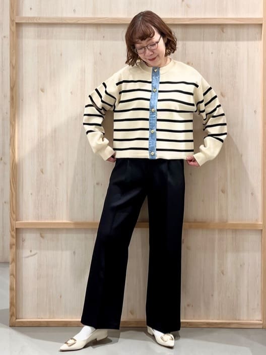 nakoさんの「THE SHOP TK｜【羽織るだけでこなれ感を演出】デニム切替カーディガン」を使ったコーディネート