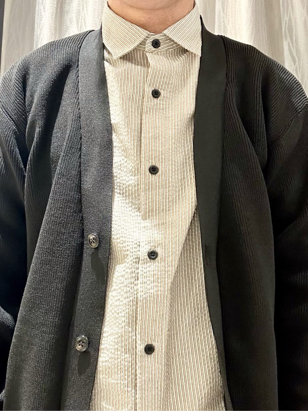 KENJI Iさんの「THE SHOP TK｜【季節の変わり目に最適】ニットカーディガン ドライタッチ／軽量」を使ったコーディネート