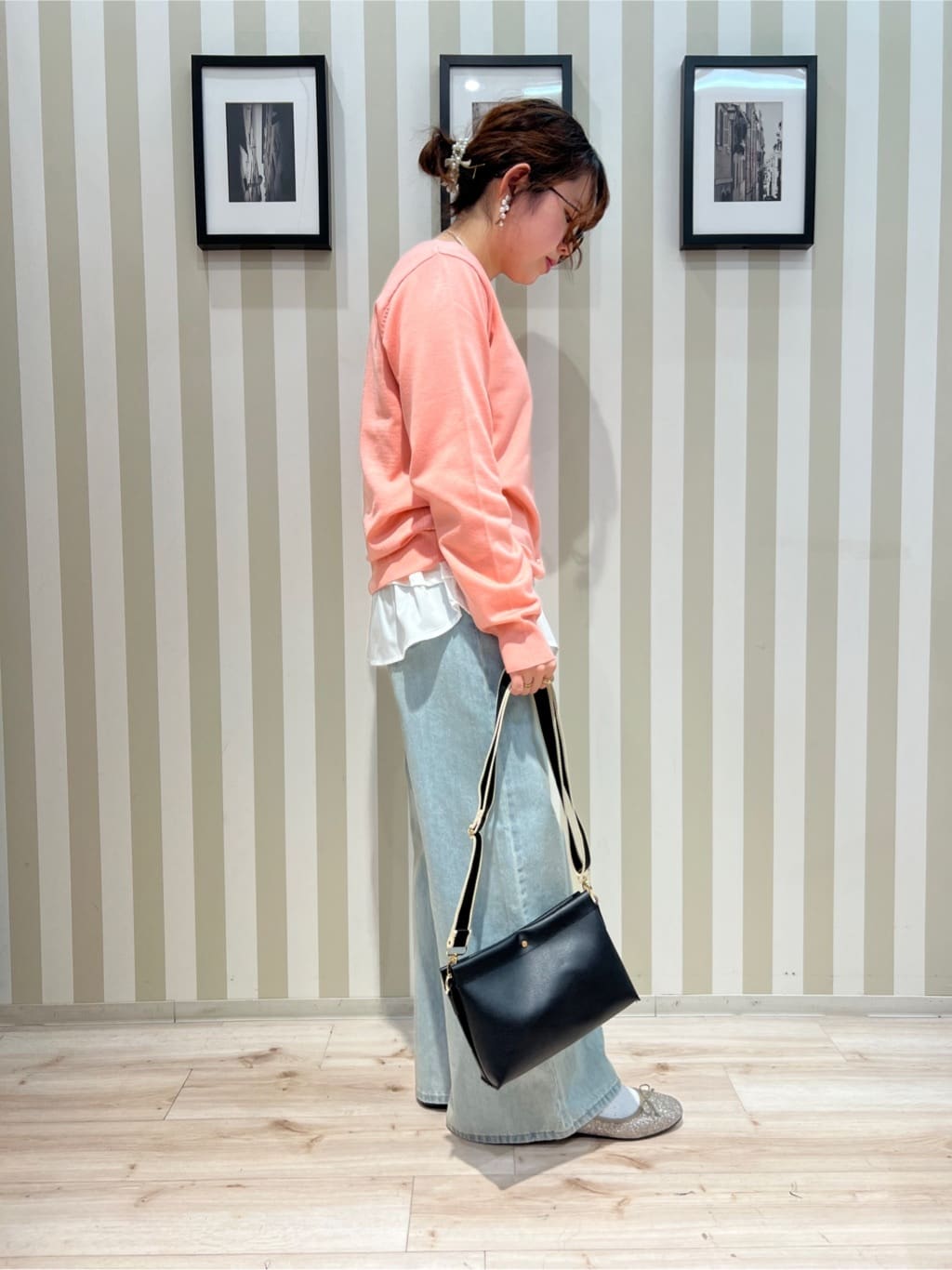 manaさんの「SHOO･LA･RUE｜【SHOO・LA・RUE DENIM/S-LL】体型カバーにも バギーデニムワイドパンツ」を使ったコーディネート