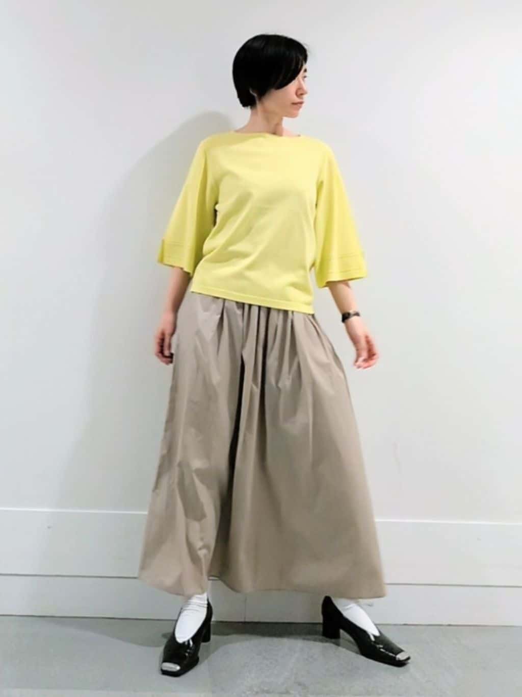 ミズタさんの「UNTITLED｜【洗える/清涼感】袖スリットニットプルオーバー」を使ったコーディネート