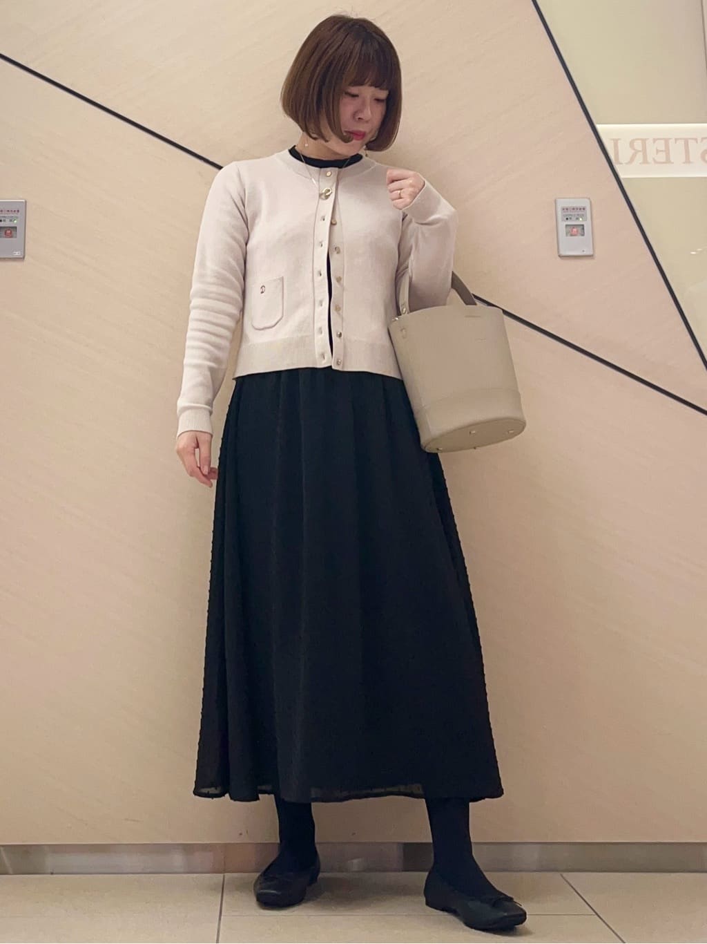 yahataさんの「DRESSTERIOR｜◆ウォッシャブルコットンカシミヤカーディガン」を使ったコーディネート