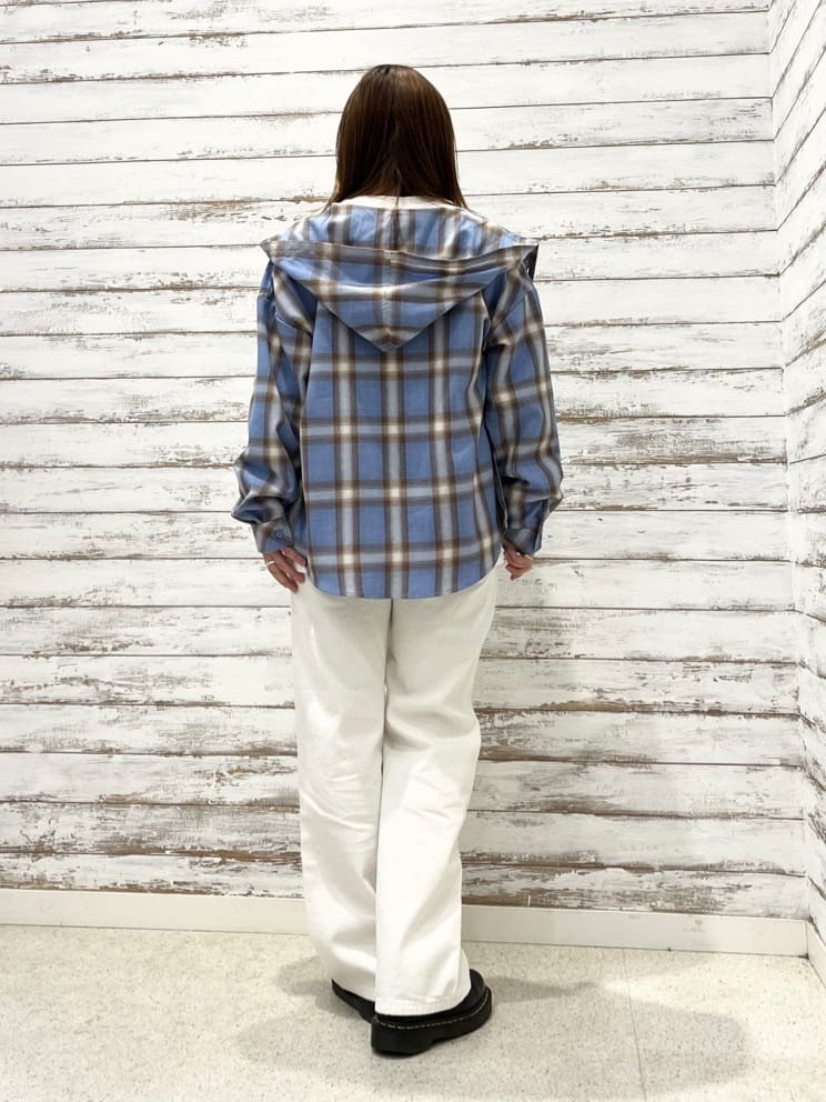 ゆっきーさんの「SHOO･LA･RUE｜【洗濯機可】涼しげで軽やかな チェックシャツパーカ」を使ったコーディネート