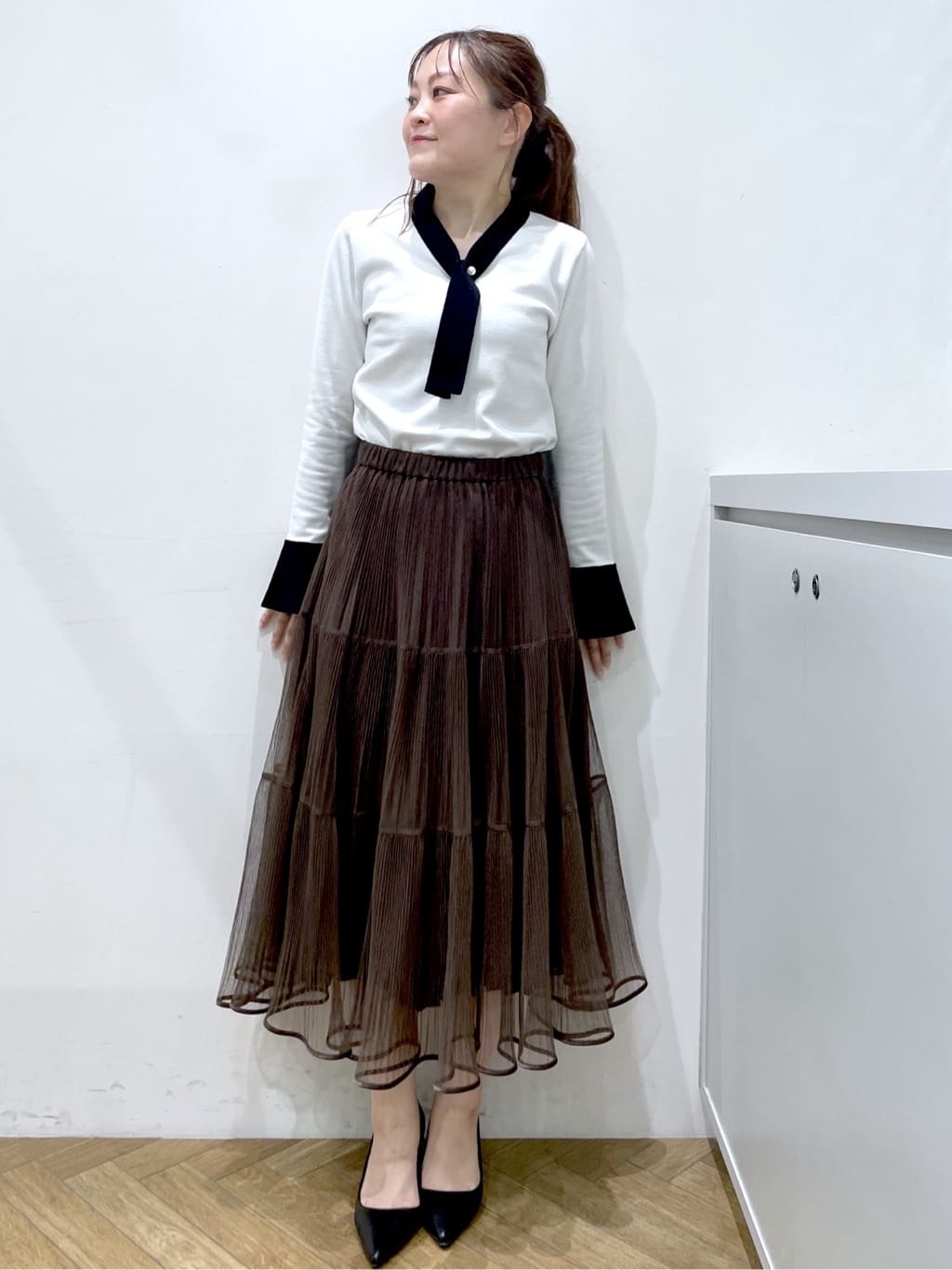 Junさんの「index｜キャンディスリーブショートトレンチコート【洗濯機OK／撥水／防花粉】《5col》」を使ったコーディネート