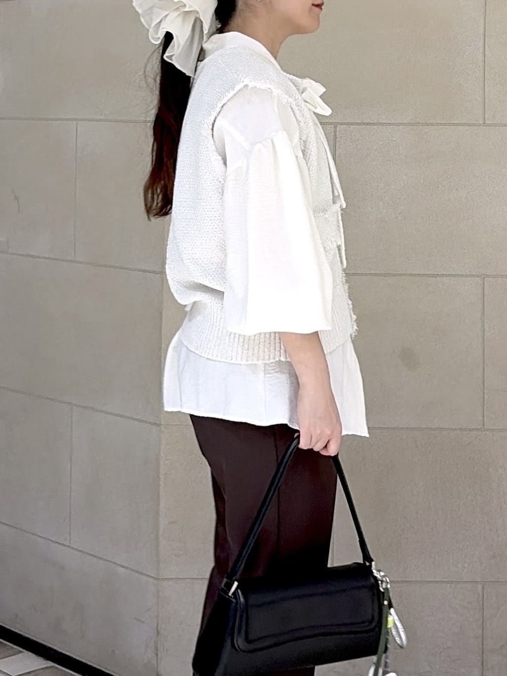 よねさんの「INDIVI｜Comfy SET UP｜イージーテーパードパンツ【セットアップ対応／通勤/カセット服】」を使ったコーディネート