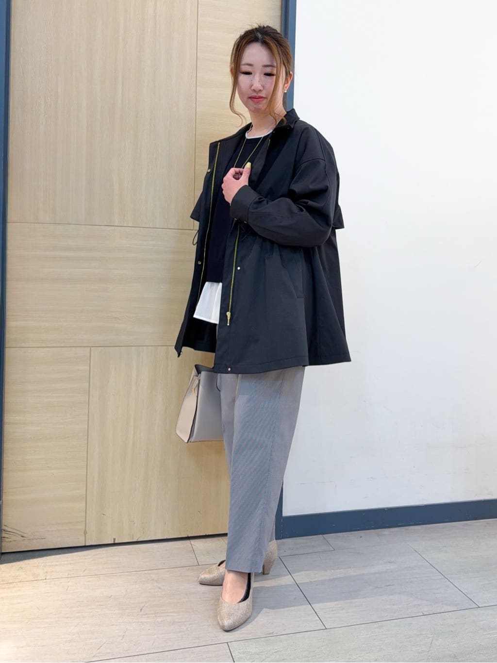 nanaさんの「grove｜【撥水／シルエット2WAY】羽織るだけでサマになる、スタンドネックテントラインコート」を使ったコーディネート