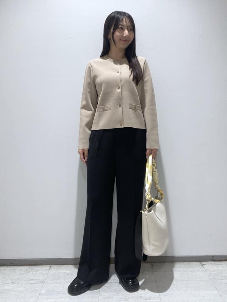 meiさんの「INDIVI｜【洗える／SETUP可能】メタルボタンニットジャケット風カーディガン」を使ったコーディネート