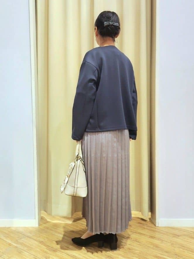 くまさんの「SHOO･LA･RUE｜【セットアップ可/S-LL/なめらかタッチ】大人のきれいめスタイルに ノーカラージップブルゾン」を使ったコーディネート