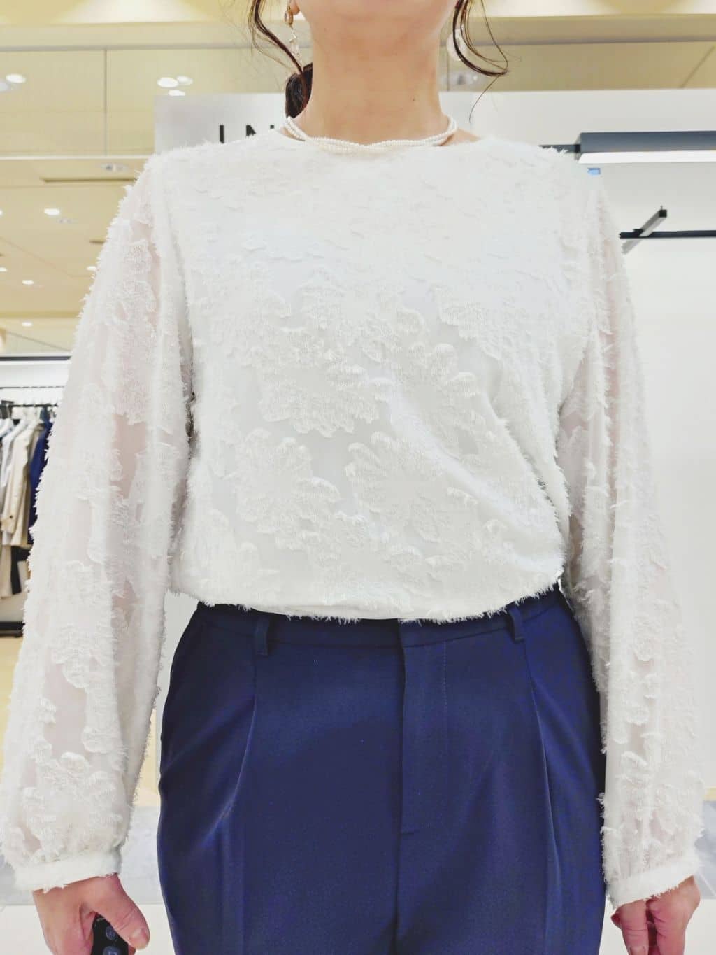 TOMOMIさんの「INDIVI｜【通勤スーツ／洗える】ストレッチカラーレスジャケット」を使ったコーディネート