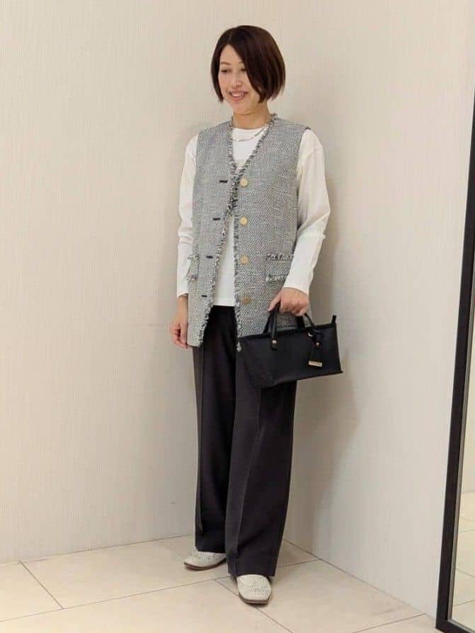 u-macoさんの「UNTITLED｜【オンオフ使える】スラブツイード ジレ」を使ったコーディネート