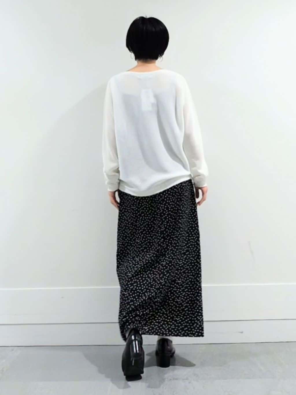 ミズタさんの「UNTITLED｜【古畑星夏さん着用/8色展開/程よい透け感】ドライタッチボートネックニット」を使ったコーディネート