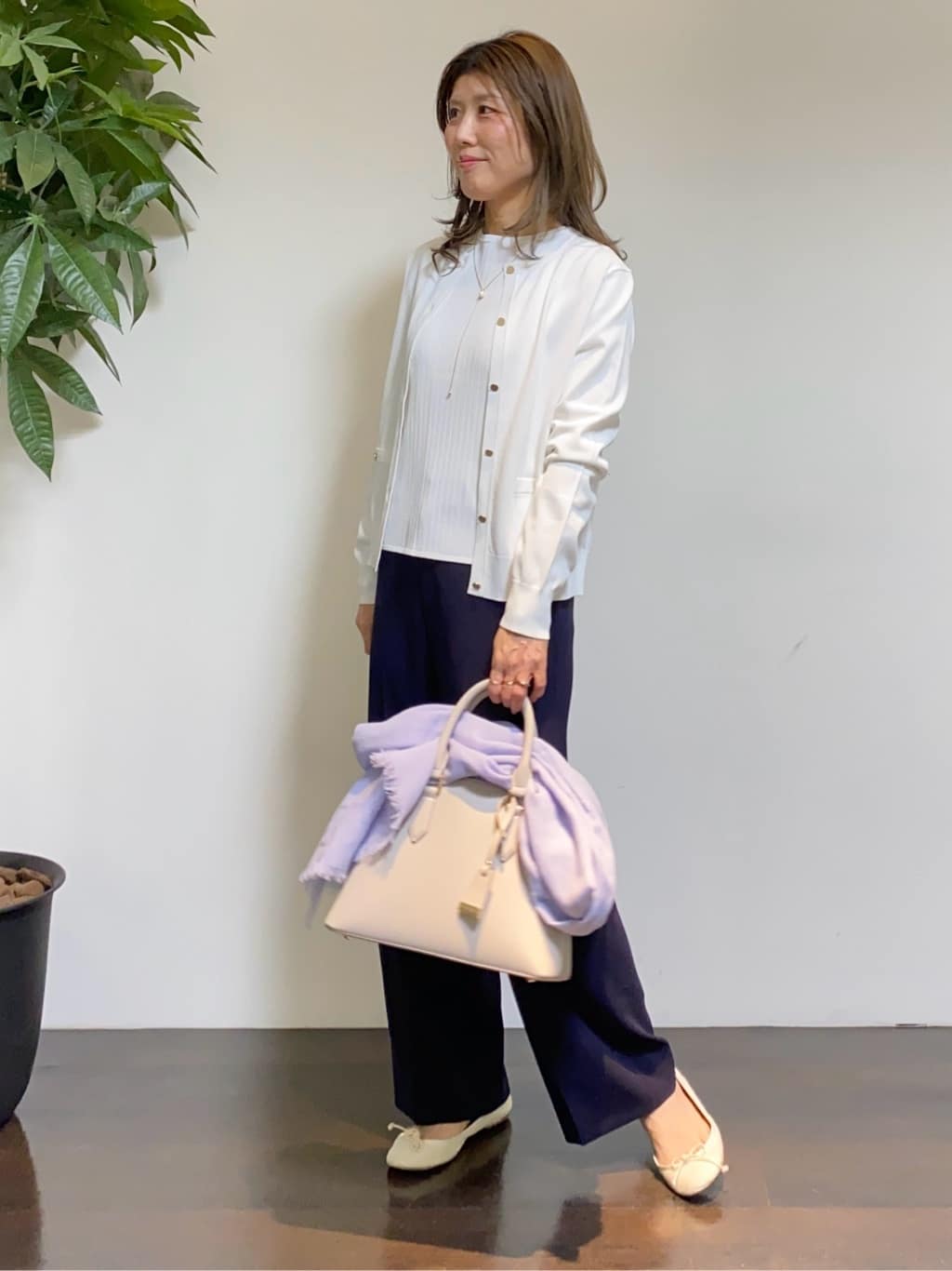 tomoさんの「UNTITLED｜◆【アンサンブル可/洗える】クルーネックニットカーディガン」を使ったコーディネート
