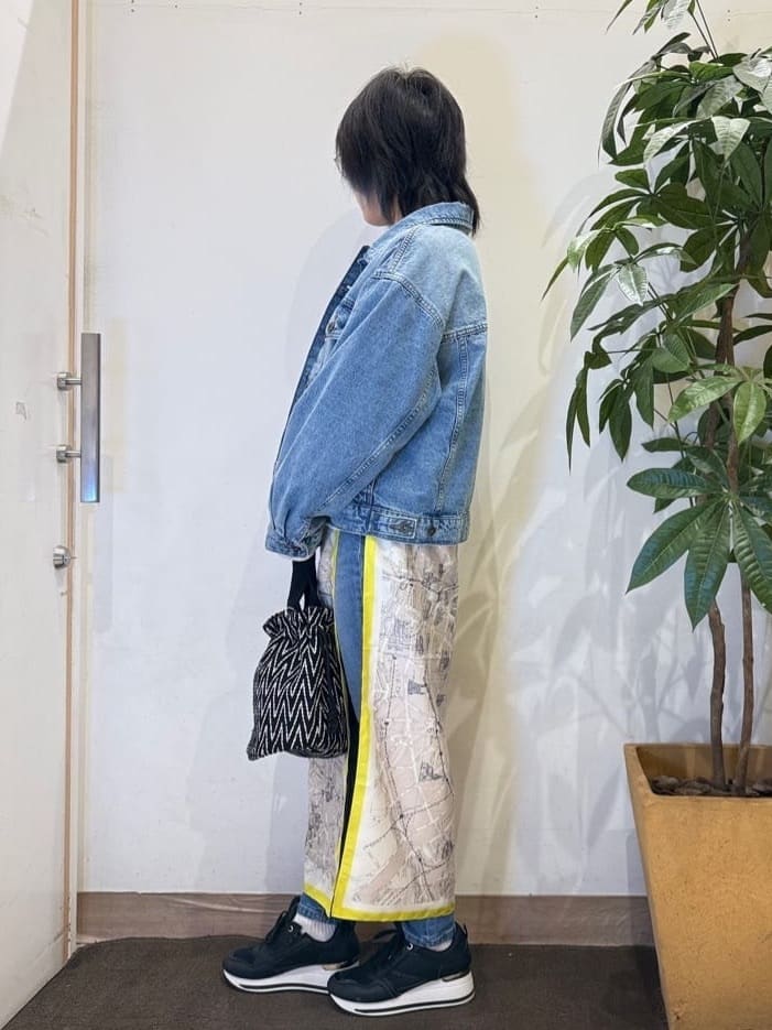 misakiさんの「SHOO･LA･RUE｜【SHOO・LA・RUE DENIM】羽織るだけでこなれる　オーバーサイズデニムジャケット」を使ったコーディネート