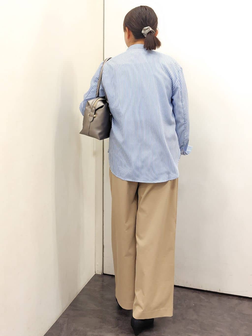 こんちゃんさんの「grove｜ツータック ワイドチノパンツ」を使ったコーディネート