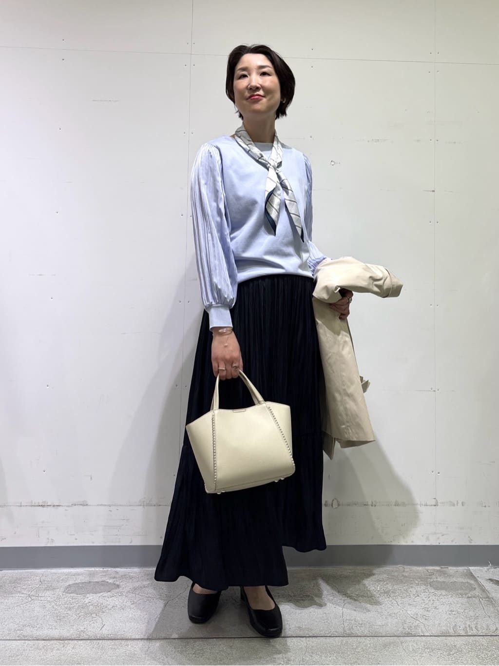 yuriさんの「INDIVI｜【花粉付着防止／撥水／UVケア】名品トレンチコート」を使ったコーディネート
