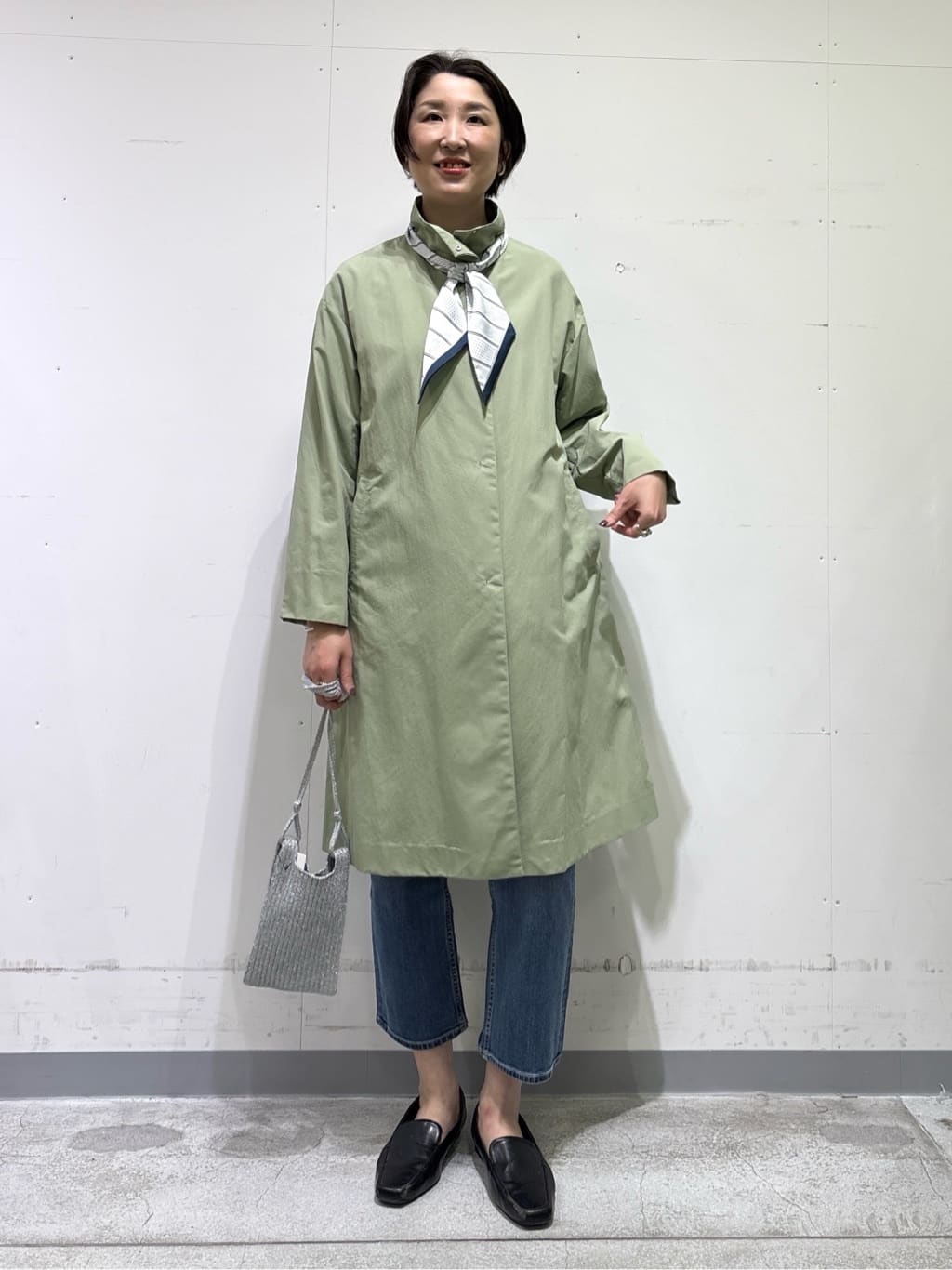 yuriさんの「INDIVI｜【撥水／軽量】ミニマル スタンドカラーコート」を使ったコーディネート