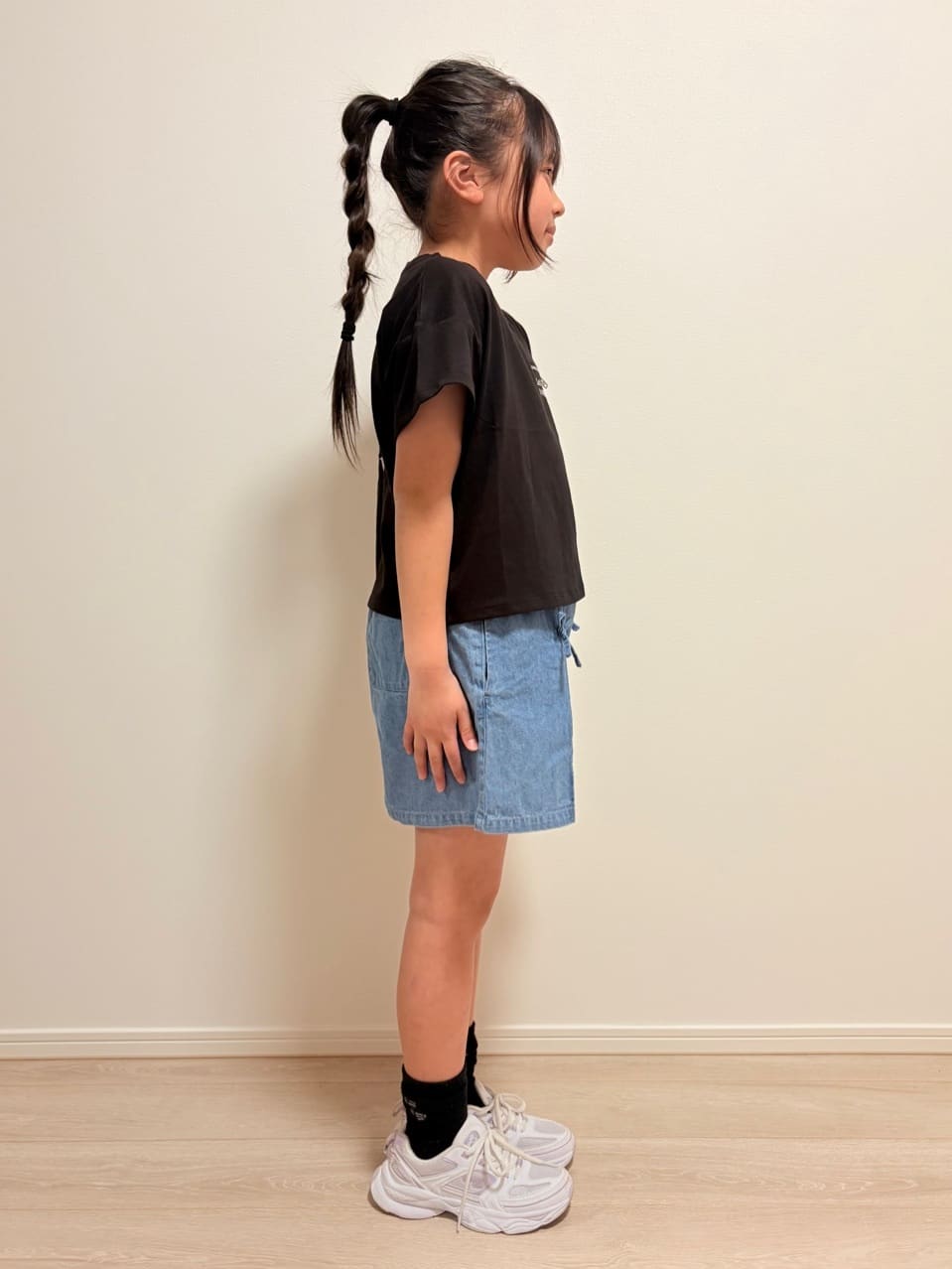 YUMIさんの「SHOO･LA･RUE｜【130-150cm】チャーム付きTシャツ」を使ったコーディネート
