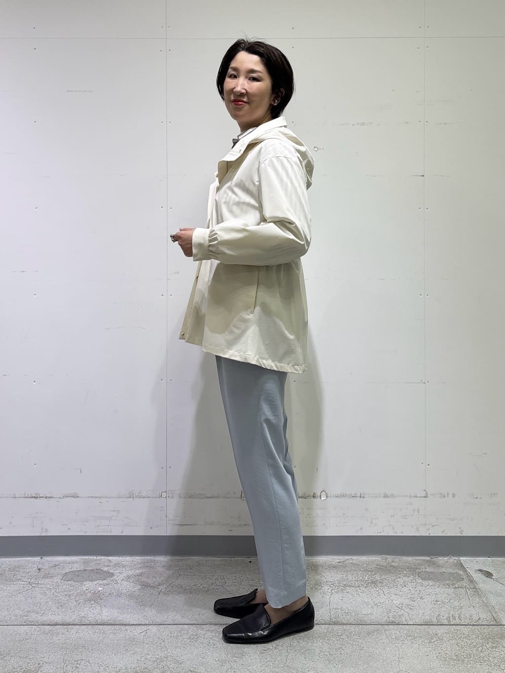 yuriさんの「INDIVI｜【洗える／UVケア／SETUP可】着る日傘テーパードパンツ」を使ったコーディネート