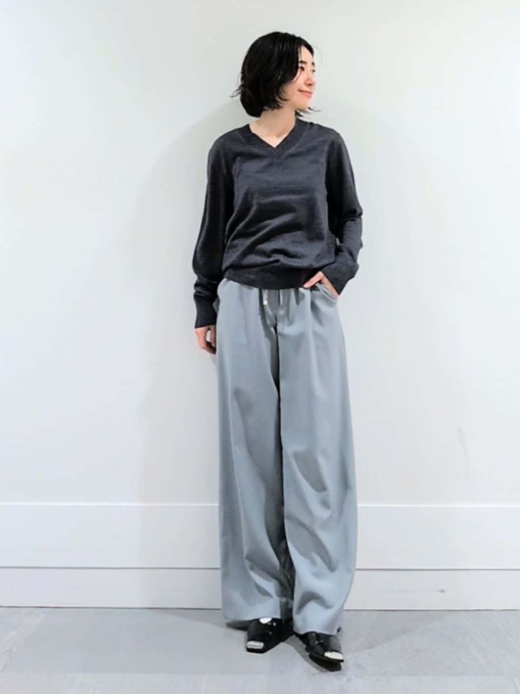 ミズタさんの「UNTITLED｜【洗える/ワイド/ウエストゴム】ストレッチドロストパンツ」を使ったコーディネート