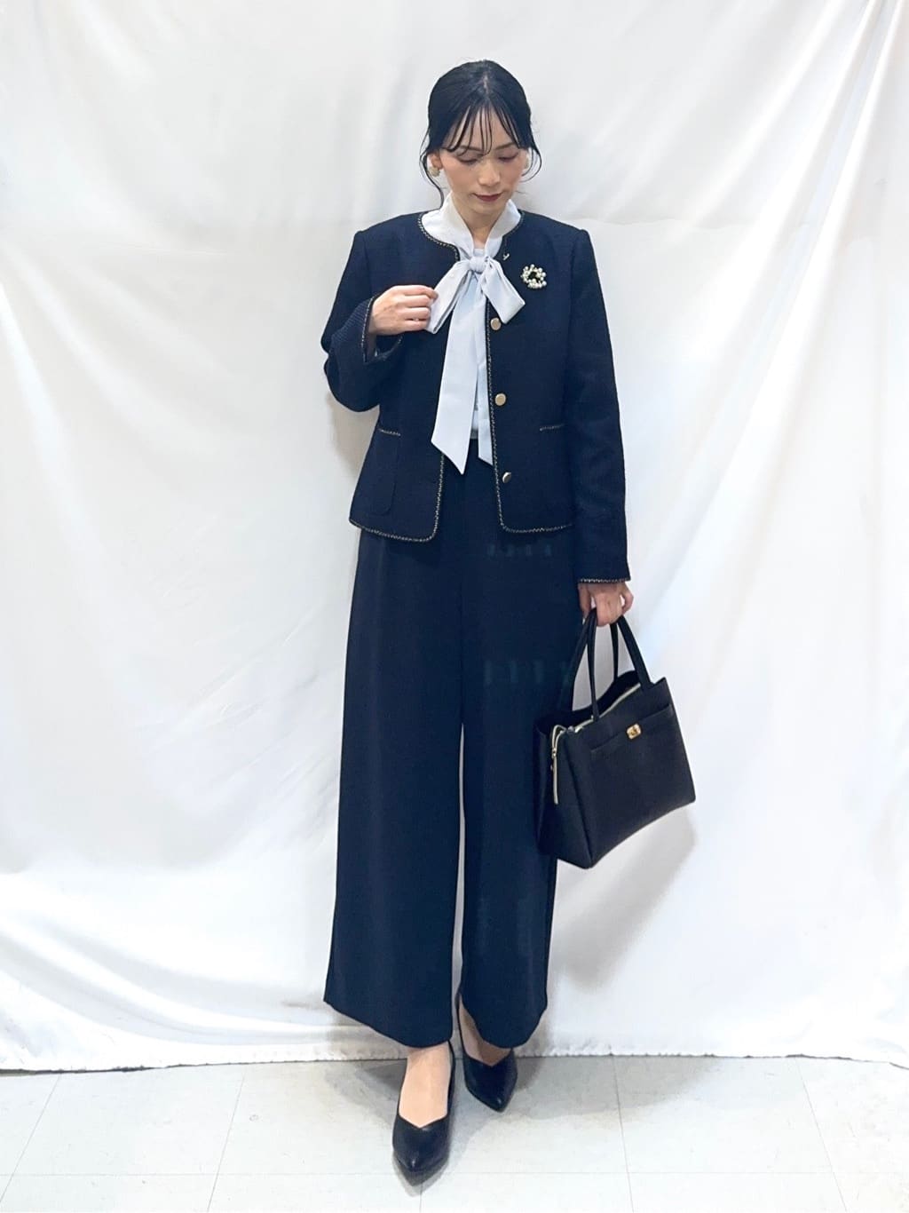 𝐇𝐢𝐫𝐨𝐦𝐢さんの「SHOO･LA･RUE｜【S-3L】オンとオフで印象が変わる ライトツイードジャケット」を使ったコーディネート