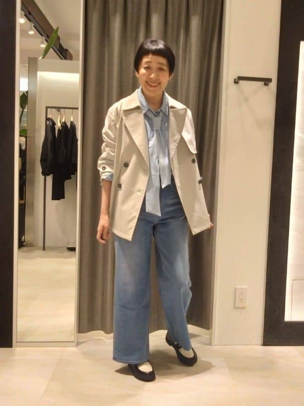 まちこさんの「UNTITLED｜【定番人気/はっ水/洗える】タスランショートトレンチコート」を使ったコーディネート