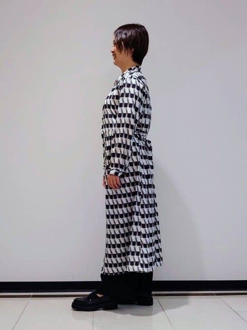 gissyさんの「INDIVI｜【褒められパンツ／洗える／ウエストゴム】ワイドタックパンツ」を使ったコーディネート