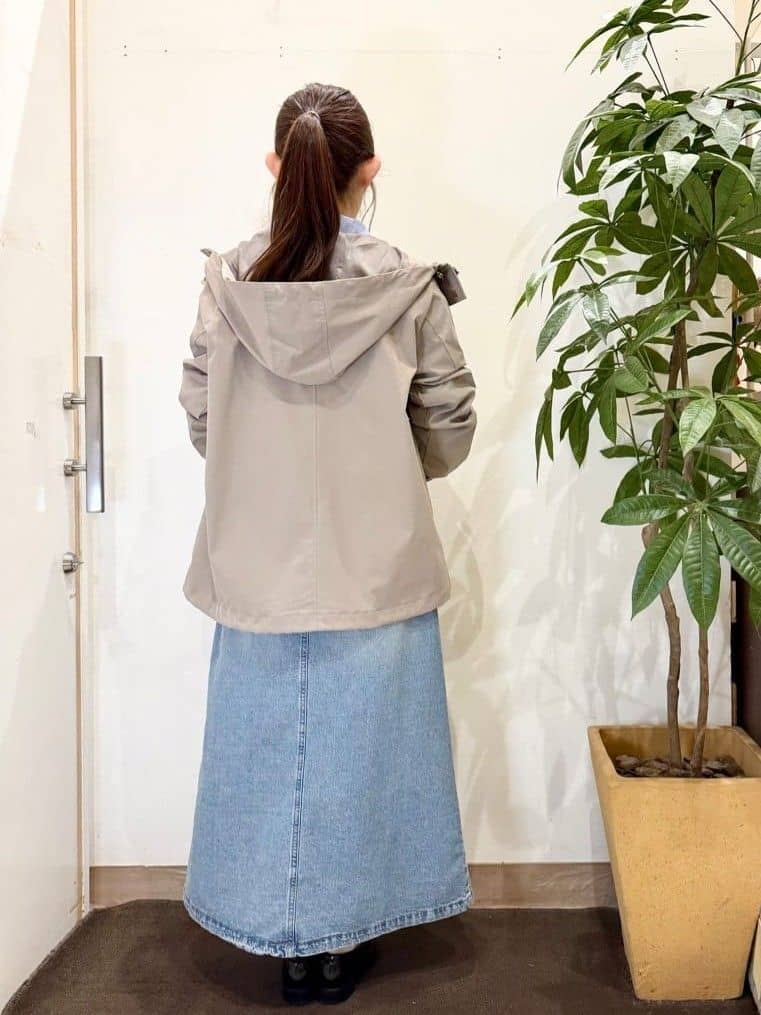 AYUMIさんの「SHOO･LA･RUE｜【洗濯機可】1枚でサマ見え シャツレイヤード風 スウェット」を使ったコーディネート