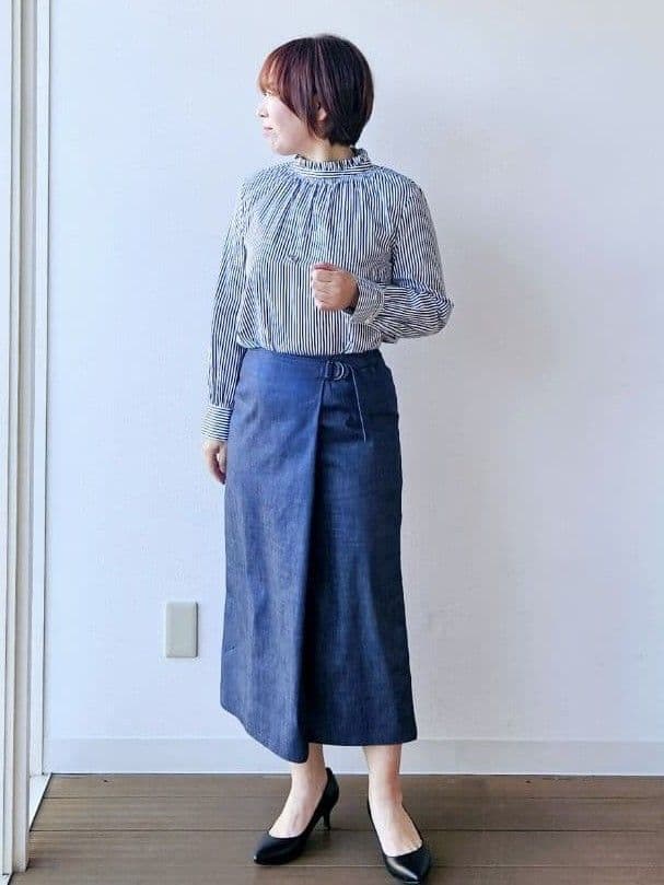 やじまさんの「UNTITLED｜◆【コットン100/洗える】シャーリングフリルネックブラウス」を使ったコーディネート