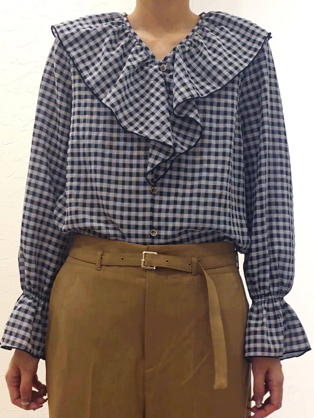 ケイさんの「grove｜高評価！大人の華やぎチェックフリルブラウス」を使ったコーディネート