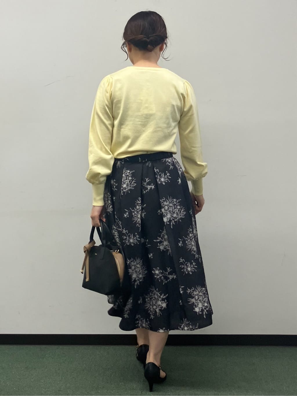 MAYUKIさんの「index｜ビジューボタンヘンリーネックニット【洗濯機OK】」を使ったコーディネート