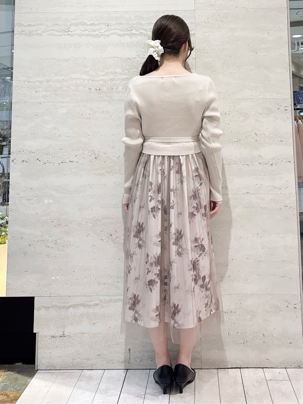 かほさんの「OPAQUE.CLIP｜【マツコの知らない世界で紹介】ビジューデザインポインテッドパンプス《抗菌防臭》」を使ったコーディネート