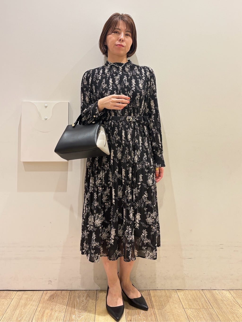 YUKOさんの「index｜ベルト付きプリーツフレアワンピース【洗濯機OK／イージーアイロン／防シワ】《5col》」を使ったコーディネート