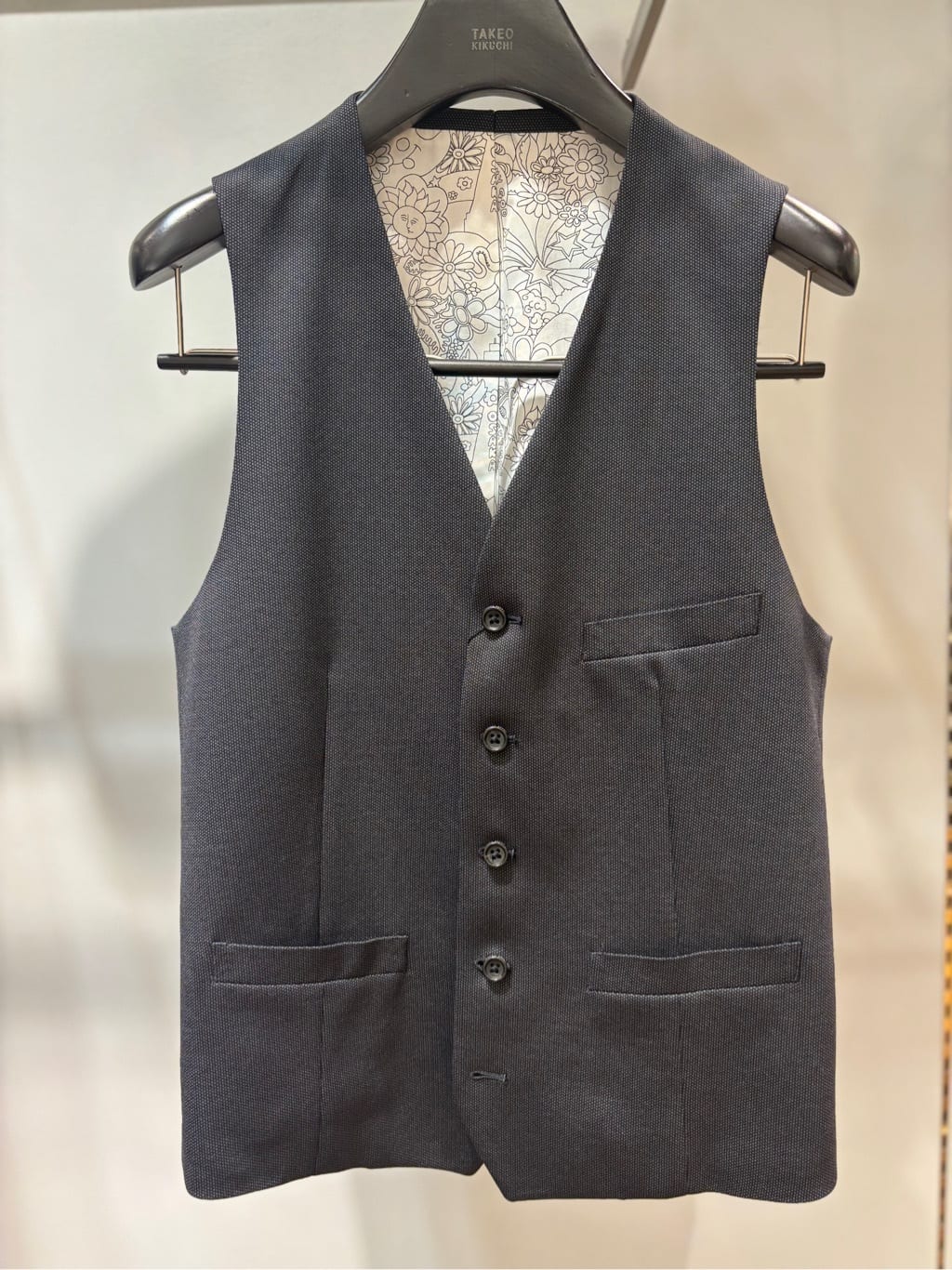ヒナさんの「TAKEO KIKUCHI｜【BOWLER HAT LABEL】トロピカルシャンブレー ベスト」を使ったコーディネート