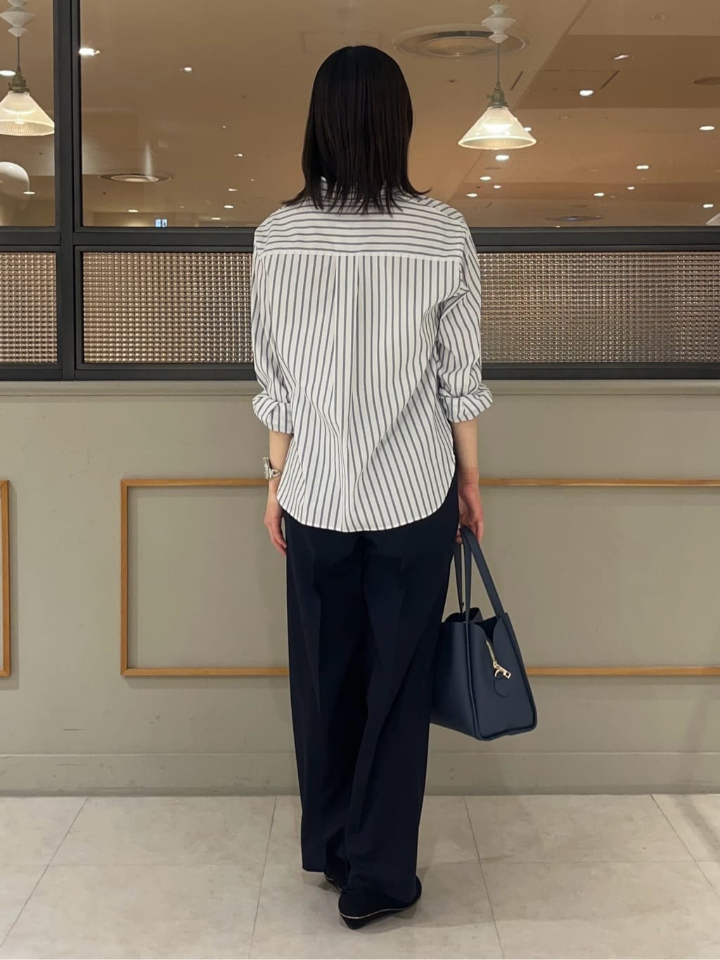 kumiさんの「INDIVI｜【2WAY／洗える】ラメストライプ コットン混シャツ」を使ったコーディネート