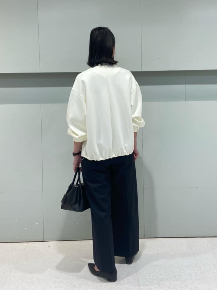 hitomiさんの「UNTITLED｜【洗える/レイヤードTシャツ】ラウンドテールジャージプルオーバー」を使ったコーディネート