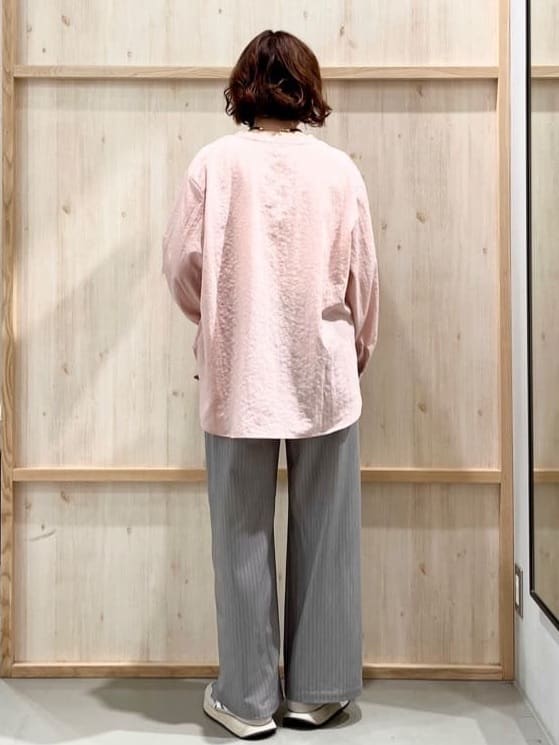 nakoさんの「THE SHOP TK｜【刻みネックですっきり見え】Wポケット金ボタンシャツ」を使ったコーディネート