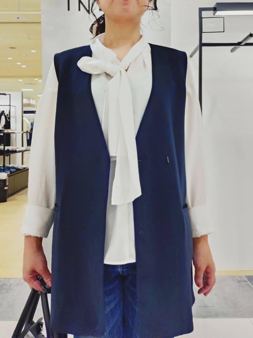 TOMOMIさんの「INDIVI｜【通年活躍！褒められデニム】スキニー デニムパンツ」を使ったコーディネート