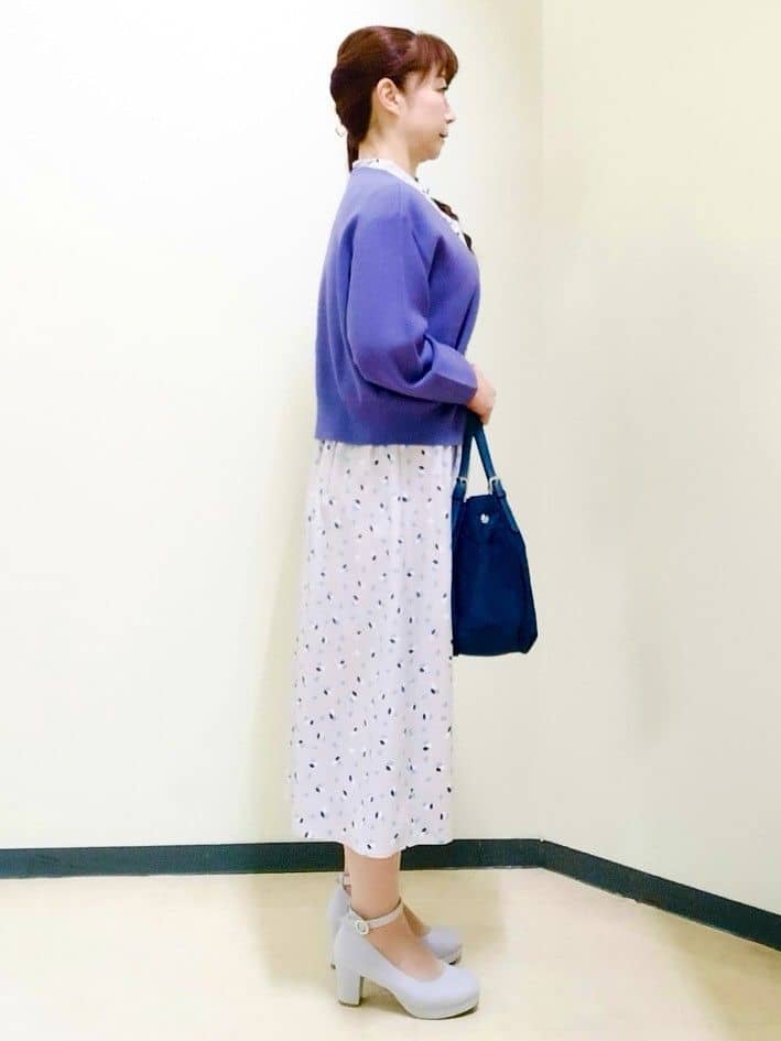 花さんの「Reflect｜【軽い羽織に◎／セットアップ可】パール調ボタン付きカーディガン」を使ったコーディネート